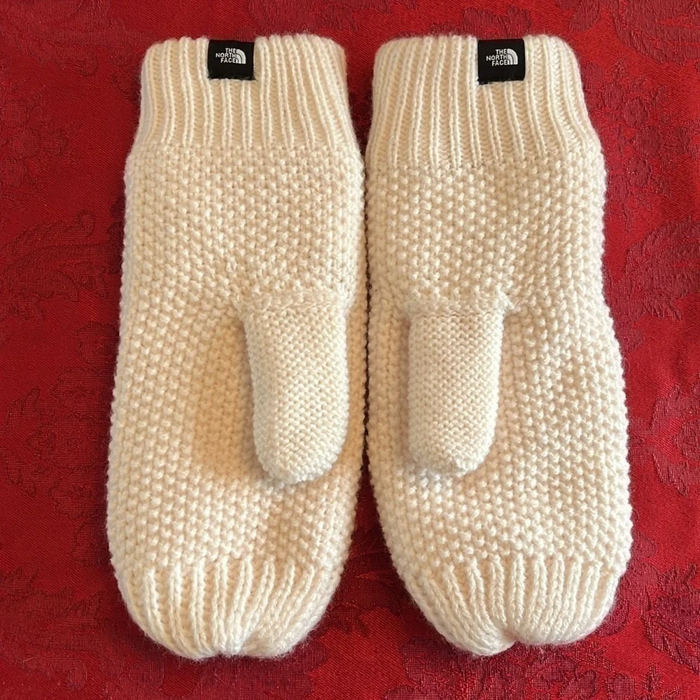 NWOT The North Face Ivory Cable Knit Mittens w/ Fleece Lining Winter Gloves
